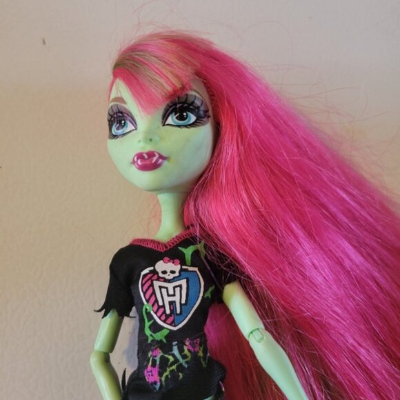 Monster High Venus McFlytrap (Ghoul Spirit) - Picture 2 of 4